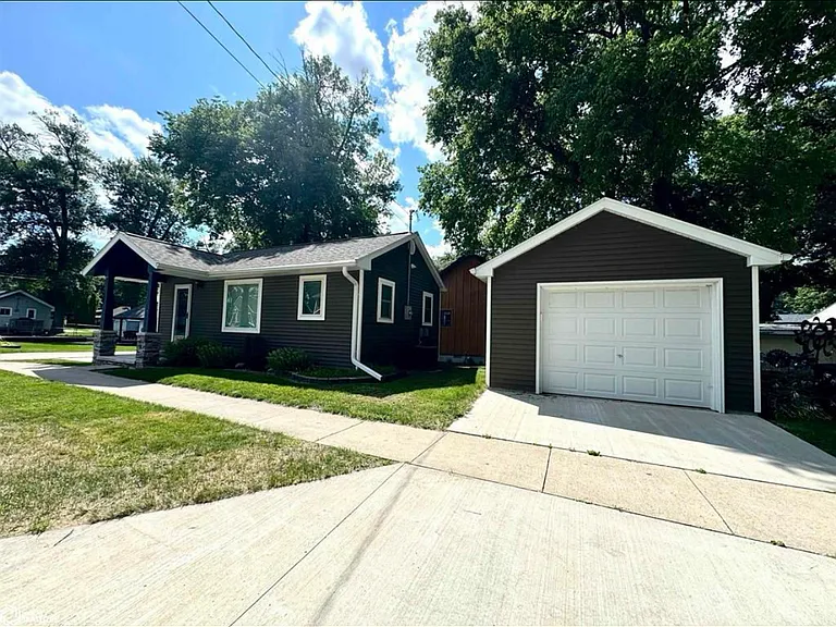 1407 S Shore Dr — Photo 2