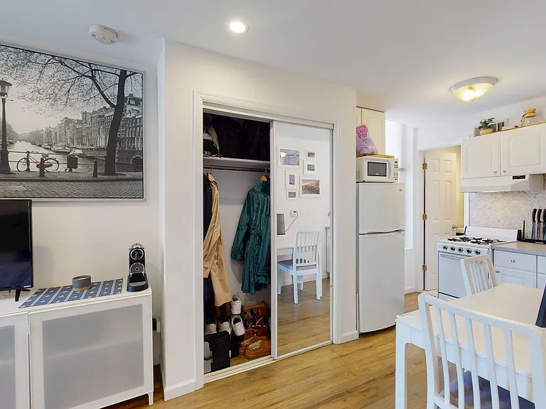 253 3rd St #2B — Photo 6