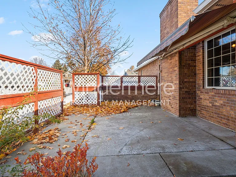 10435 N Iroquois Ct — Photo 33