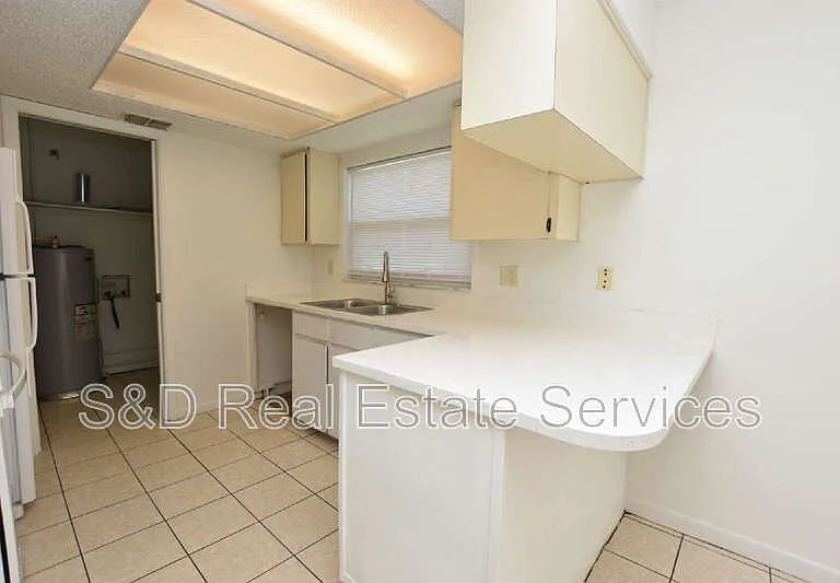 1019 Buccaneer Dr — Photo 2