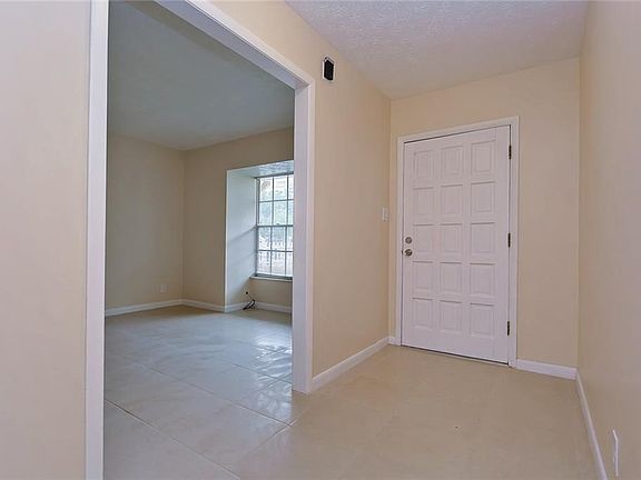 4th image of 8427 N Manhattan Ave