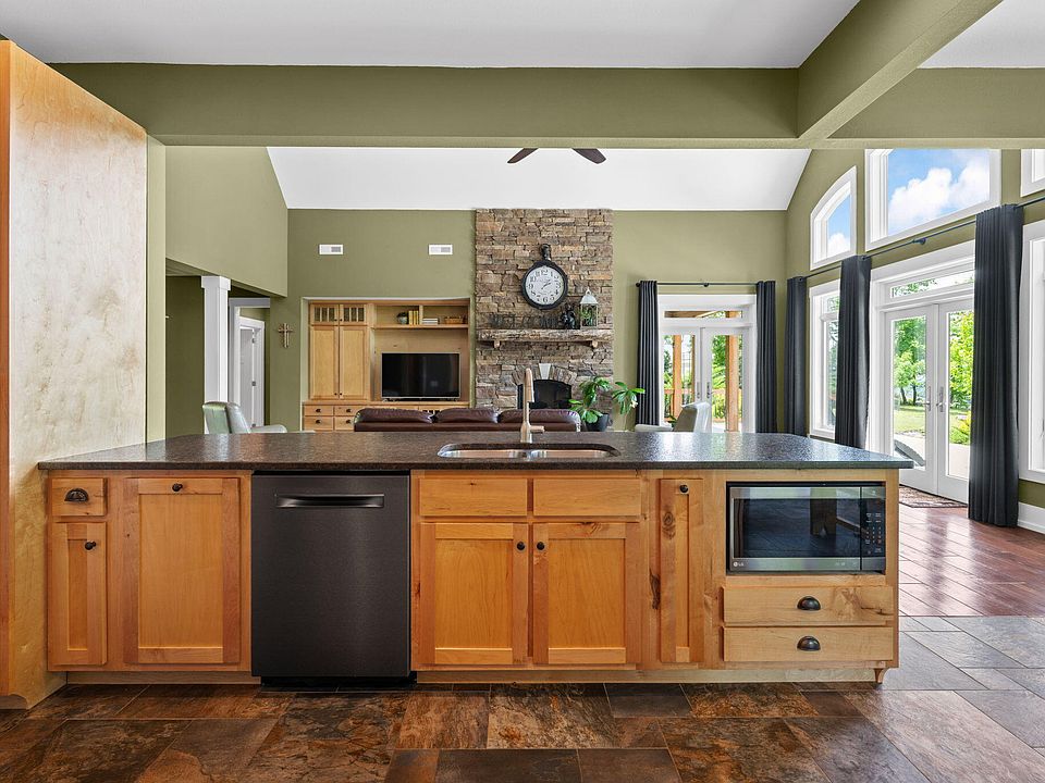 22nd image of 3099 Sunset Dr