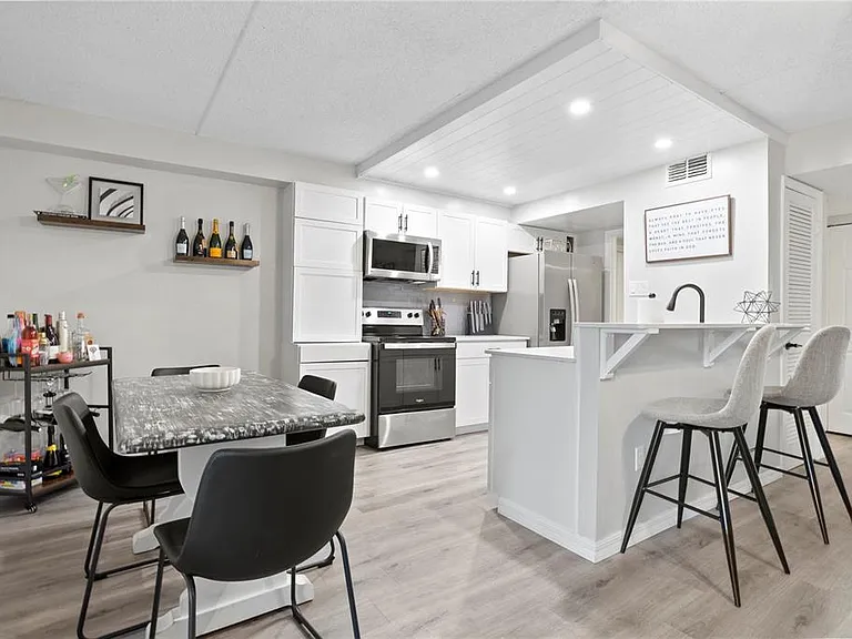 1154 Paseo Del Sol #B — Photo 15