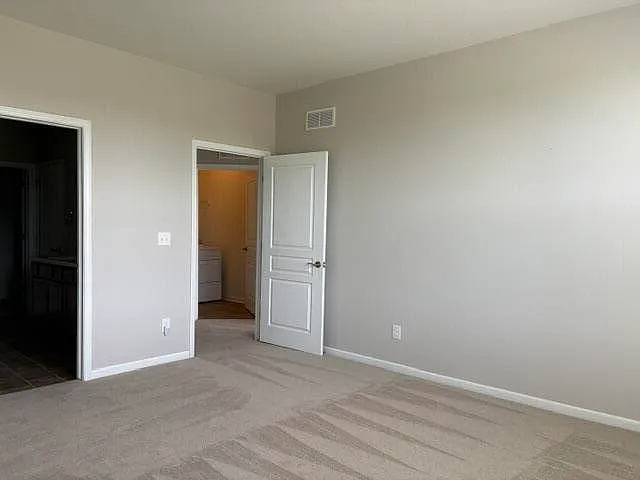 582 Ivyland St — Photo 14