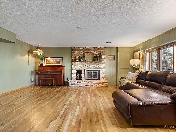3rd image of 2105 Pendar Ln