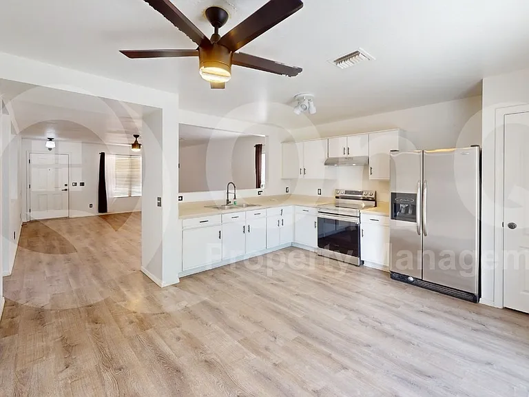 2735 E Liverpool Dr — Photo 8