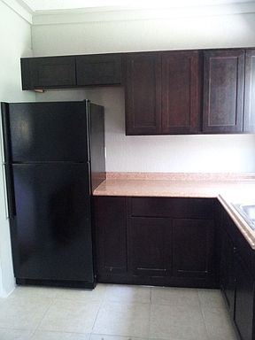 4th image of 2408 Willow Ave