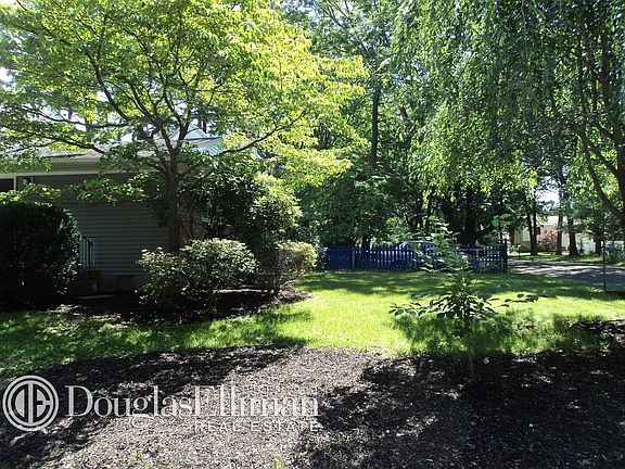 3rd image of 10 Cambridge Ave