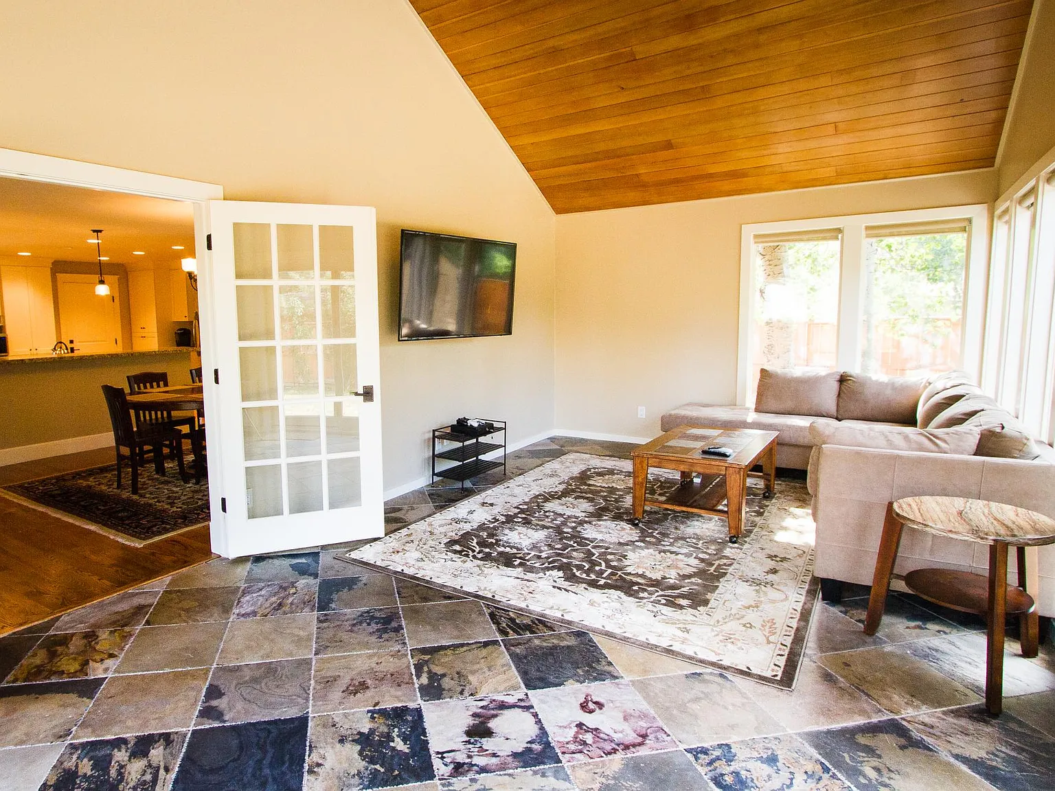 2663 Little Kate Rd — Photo 2