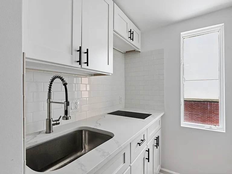 1223 Spruce St #2R — Photo 6