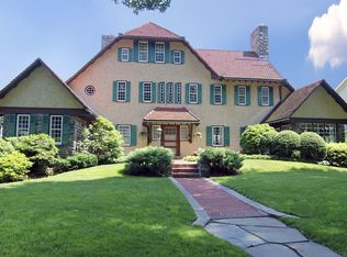 142 Sutton Manor Rd, New Rochelle, NY 10801