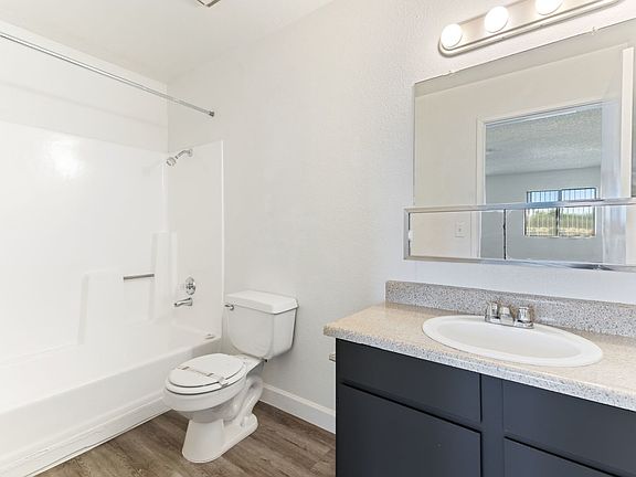 Harmon Hills bathroom