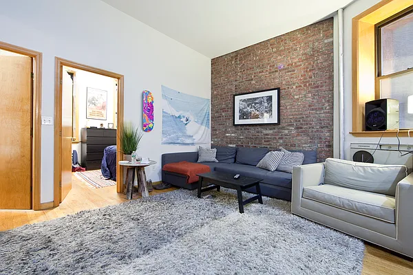 Rented by R New York | media 33