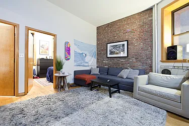 Rented by R New York