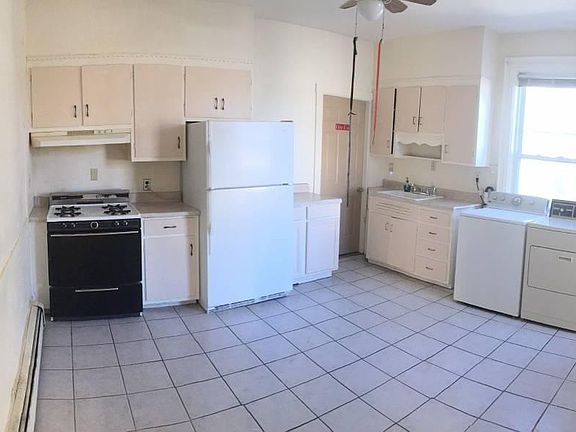 Kitchen updated since this photo was taken.