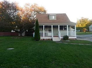 1114 Stafford Rd, Tiverton, RI 02878