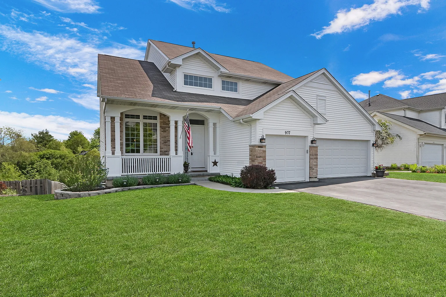 977 Autumn Dr photo 1