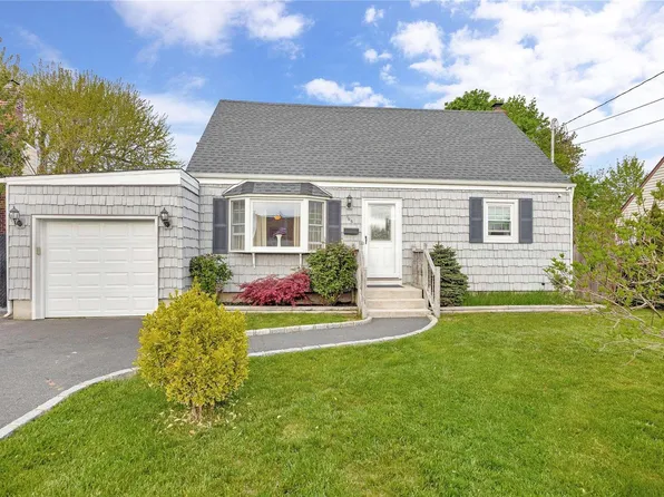 169 W 19th Street, Deer Park, NY 11729