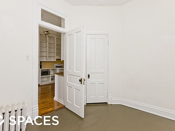 5th image of 704 W Aldine Ave #2