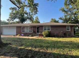 1420 E 13th Ave, Winfield, KS 67156