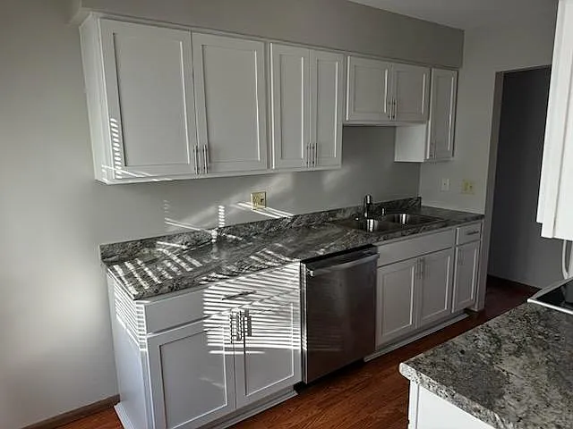 414 S Division St #4 — Photo 1
