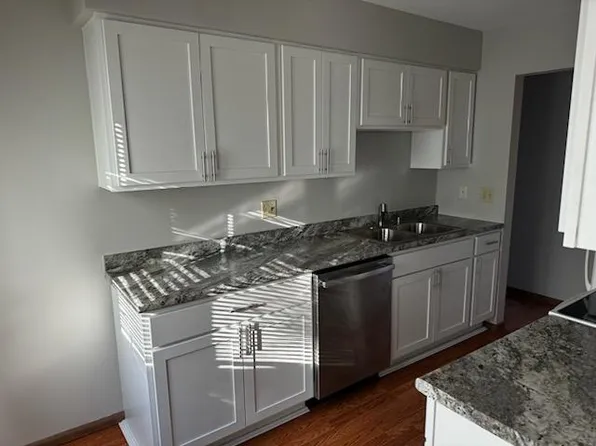 414 S Division St #4, Roberts, WI 54023