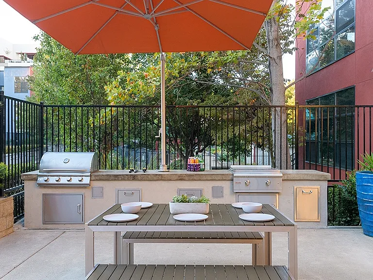 Fremont Mews — Photo 10