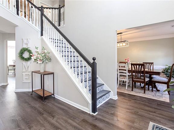 2nd image of 144 Silverleaf Ln