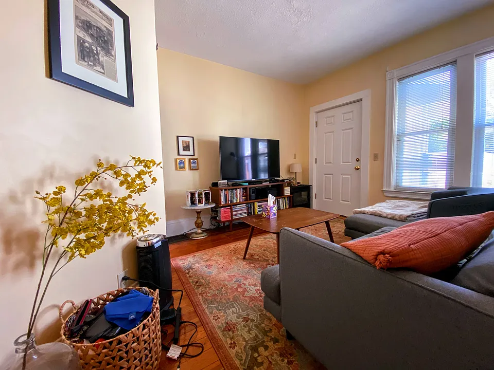 8 Elsmere Ter #1