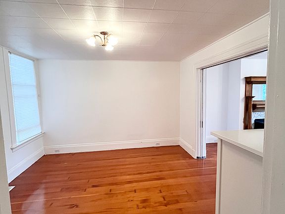 3rd image of 917 Sanchez St