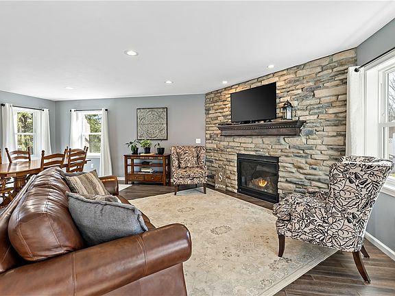 4th image of 4689 Greenwood Dr