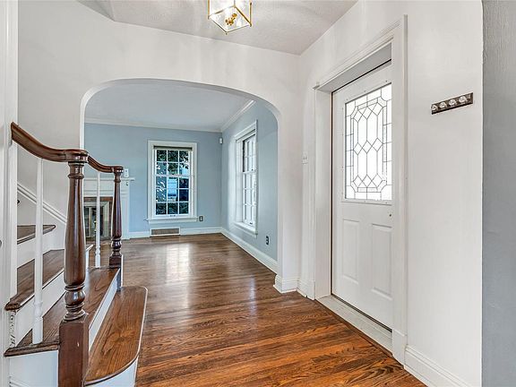 3rd image of 8120 Amherst Ave