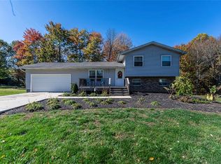 2860 Rush Rd, Barberton, OH 44203