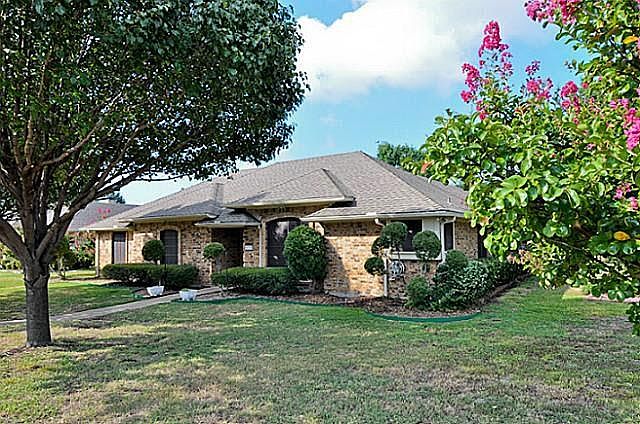 1st image of 4933 Country Club Dr