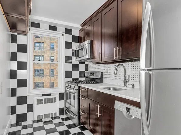 140-21 Burden Crescent image 1 of 6