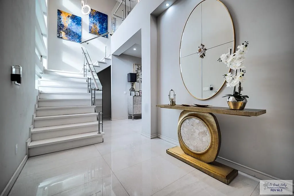 6 bed, 6.5 bath, 5237 sqft, $6,000 — Photo 3