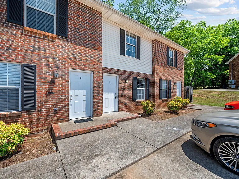 240 Timber Lake Dr — Photo 4