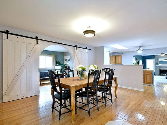 3rd image of 1021 Lakewood Dr
