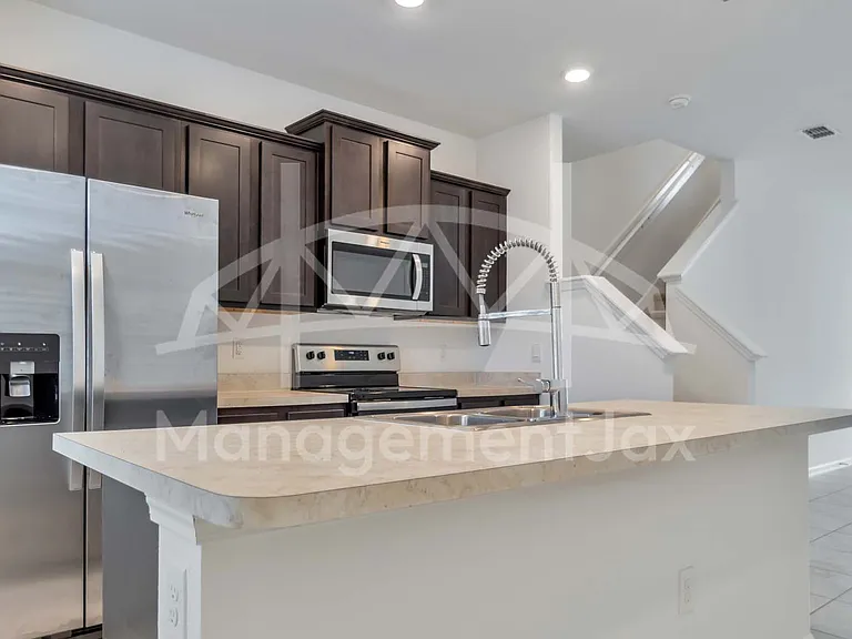 8335 Asteroid St — Photo 4