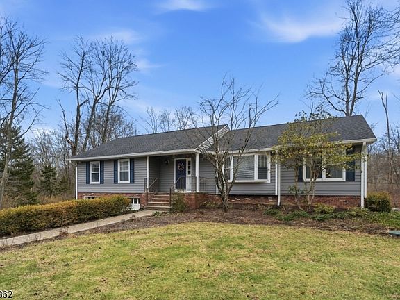 3rd image of 4 Carrell Rd