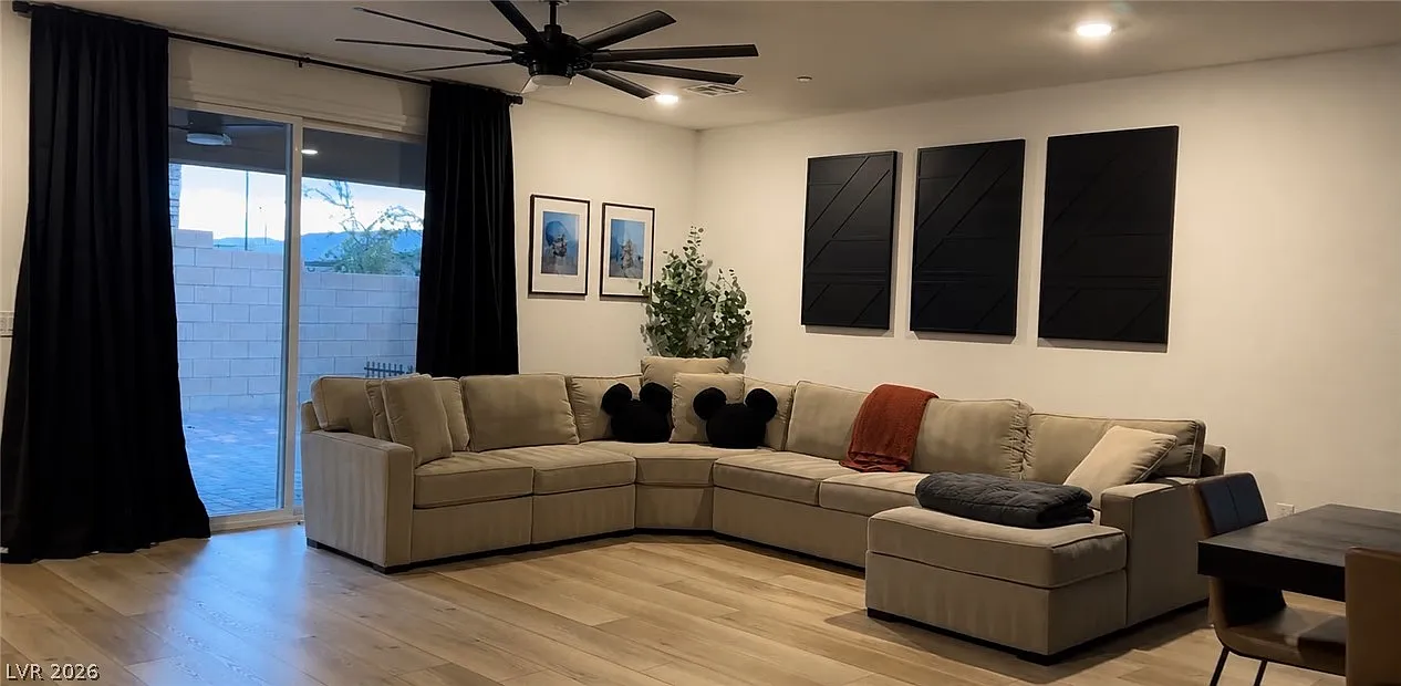 5 bed, 4.5 bath, 3474 sqft, $3,795 — Photo 2