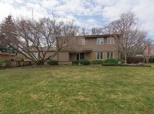 23 Regent Dr, Oak Brook, IL 60523
