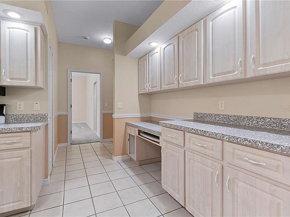 5th image of 15734 Oak Glen Way