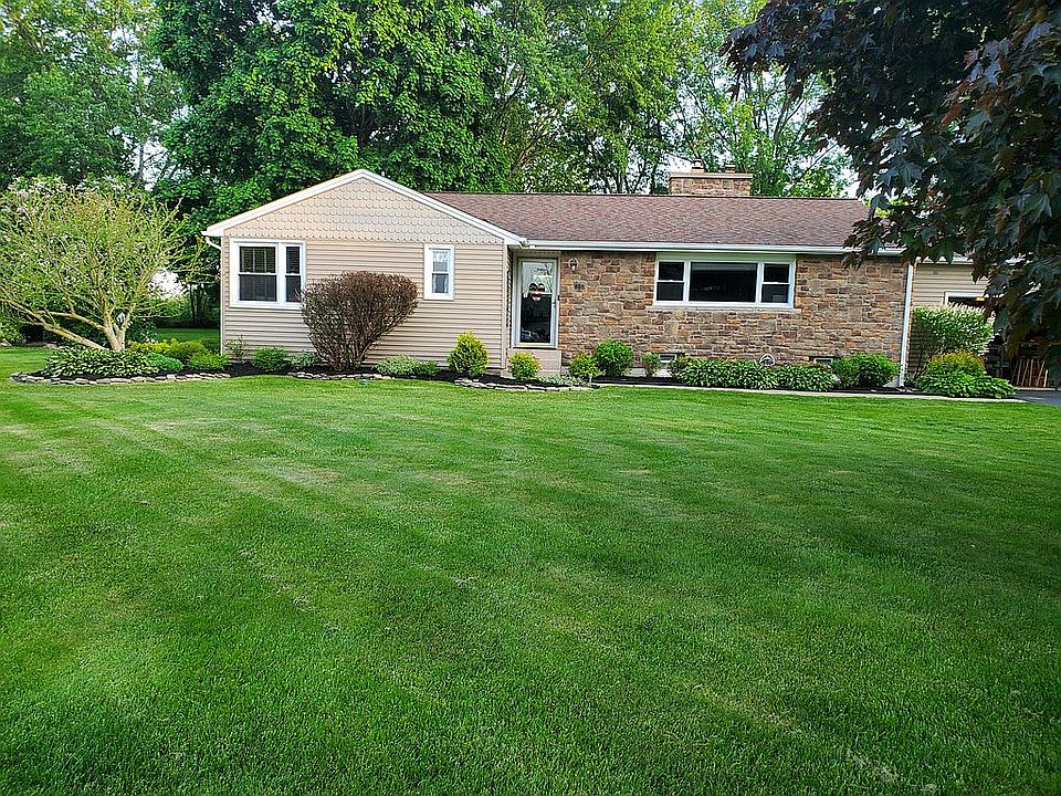 1st image of 888 The Circle Dr
