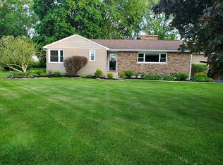 888 The Circle Dr, Lewiston, NY 14092