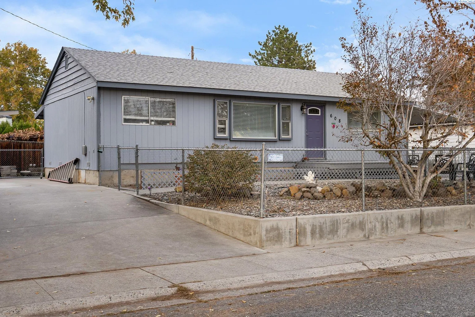 608 S Cascade St photo 1