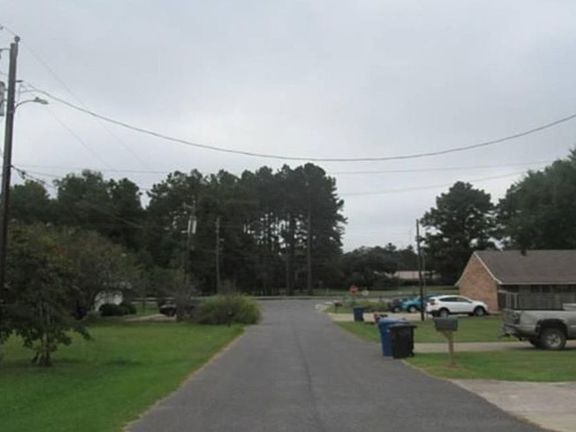 Exterior Neighborhood (street photo)