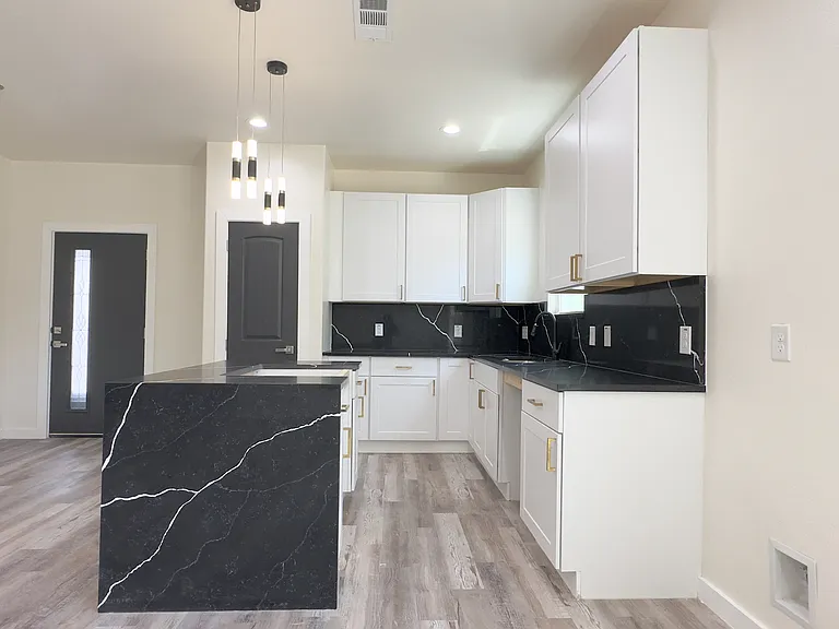 2720 Morning Ave — Photo 6