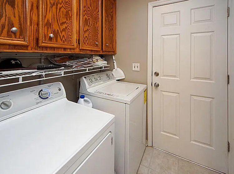 146 Mellard Dr — Photo 6