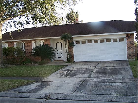 1st image of 2725 Oak Leaf Dr